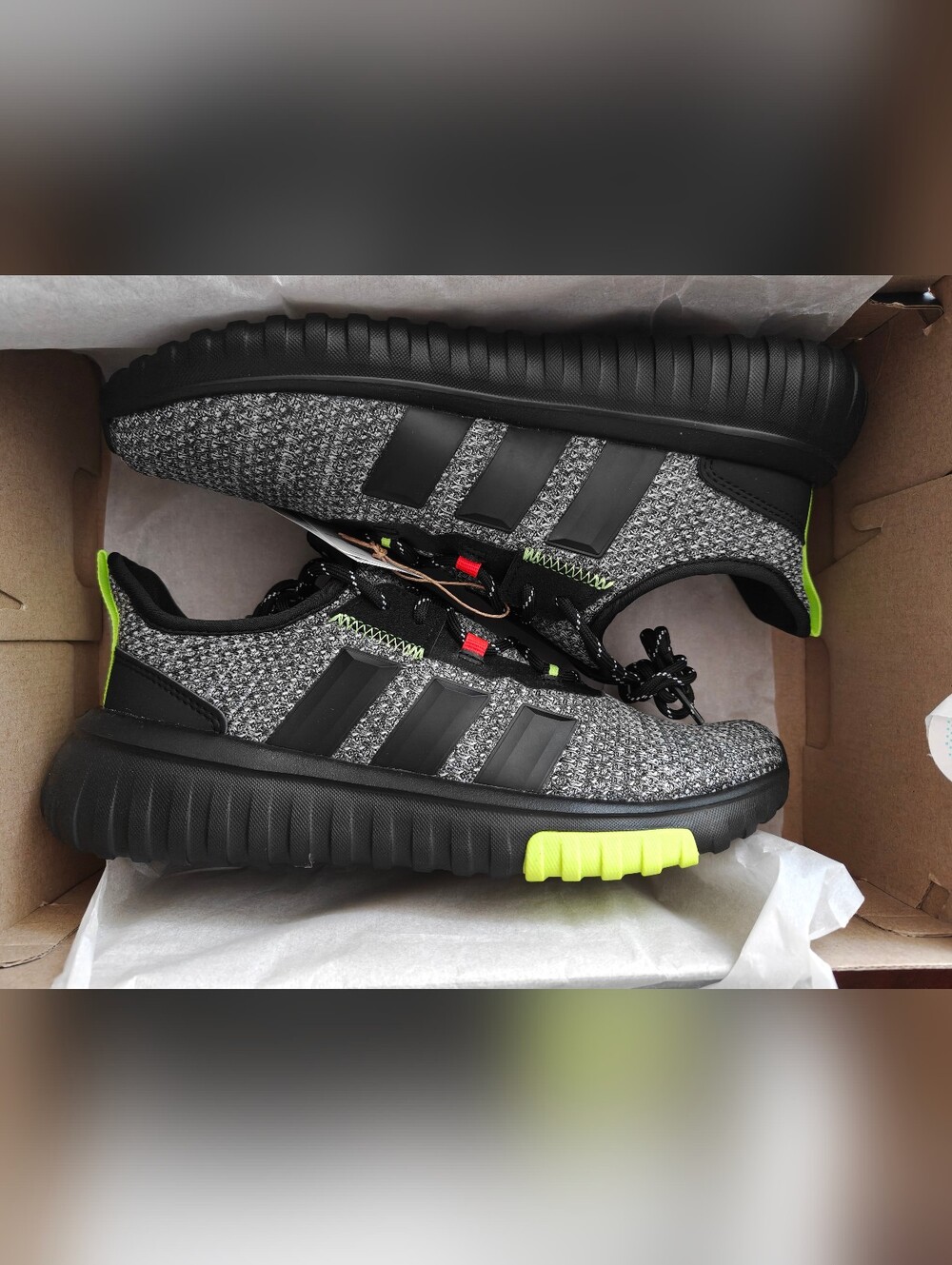 Adidas Kaptir 4.0 K Shoes new in box size 6Y 7W
